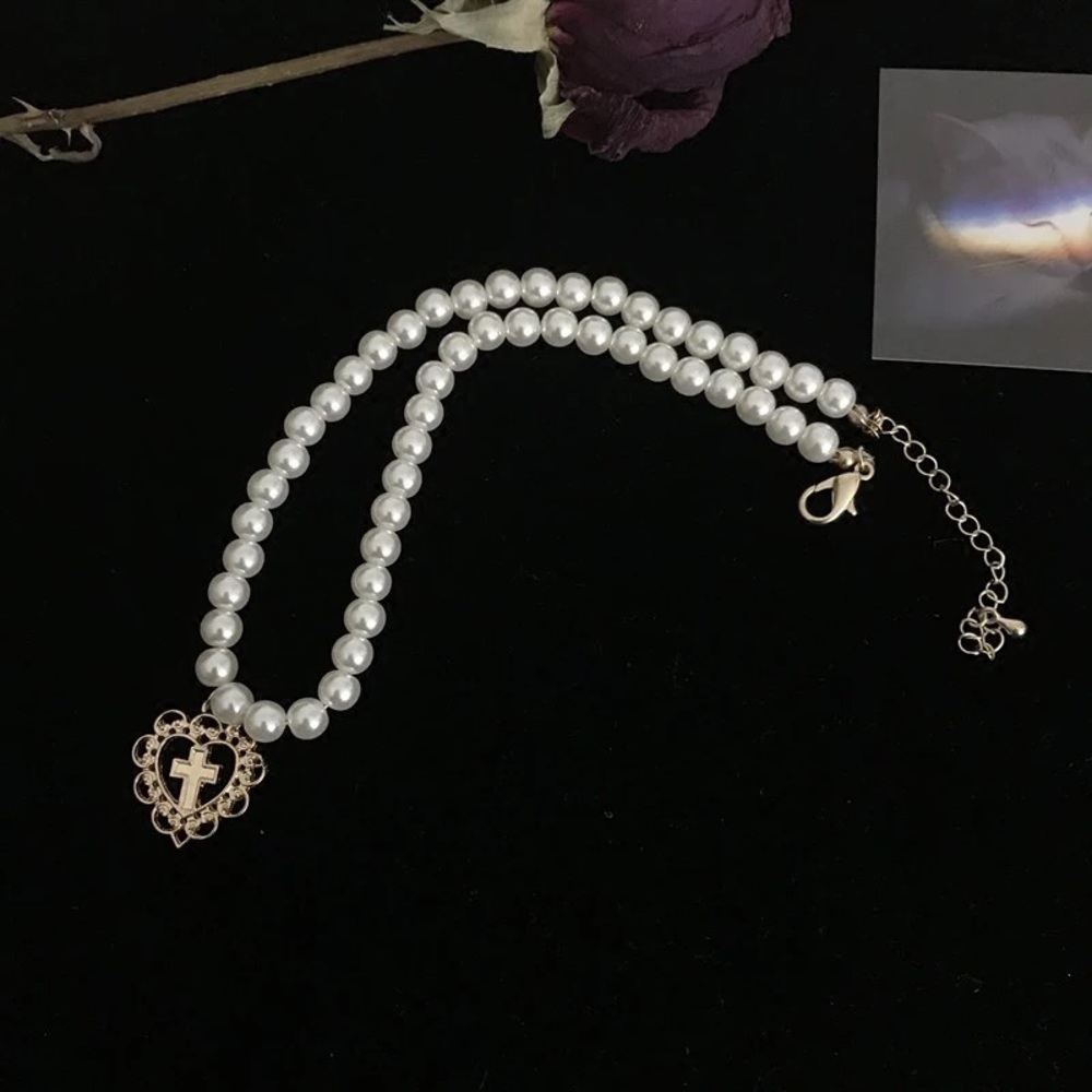 Heart pearl necklace